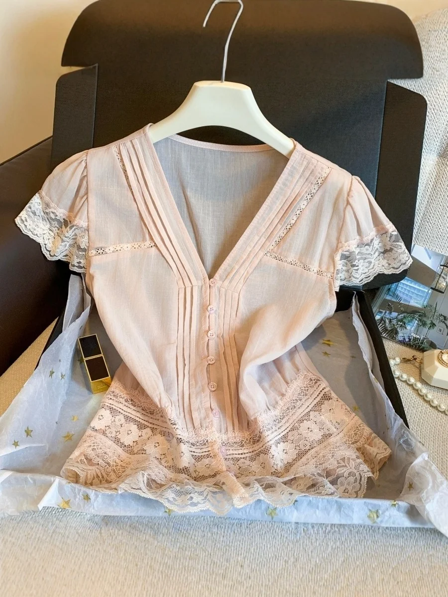 

Lace Trim V-Neck Patchwork Short Sleeve Shirt Women's Summer 2026 New Unique Design Spicy Pure Desire Style Top Korean Commut...