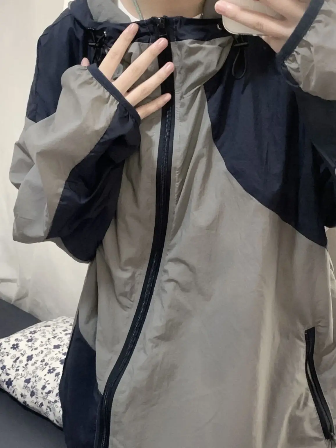 Amerykańska kurtka męska w stylu retro, łączona, kontrastowa, letnia, cienka, sportowa, outdoorowa z kapturem, lekka, chroniąca przed promieniowaniem UV.