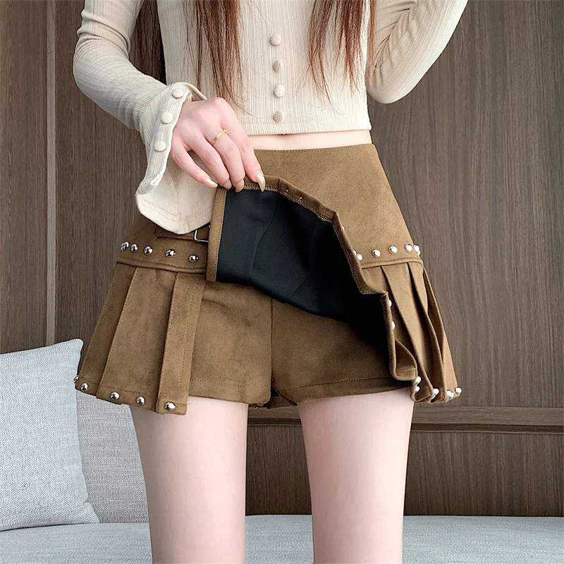 2026 New Y2K Mini Skort Faux Suede Pleated Skirt Rivet Belt Decor Mid‑Rise A‑Line Anti‑Exposure Streetwear Club Outfit