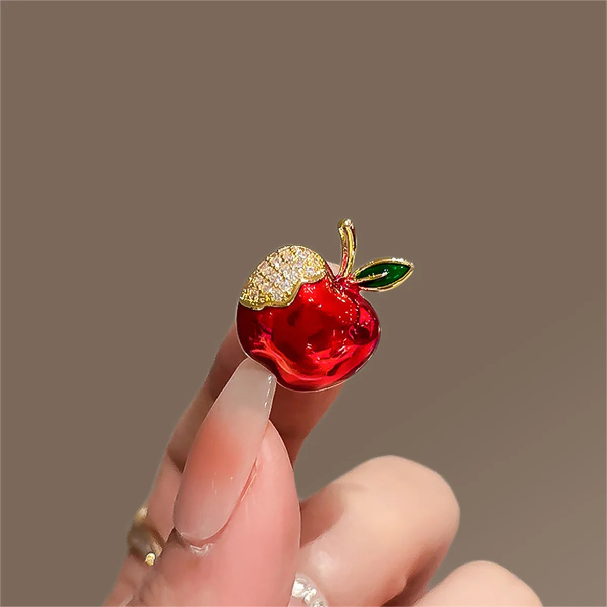 1PcCute والحلوة التفاح بروش رائعة الإبداعية دبوس الأزياء والمجوهرات اكسسوارات عشية عيد الميلاد حزب الديكور هدية بالجملة