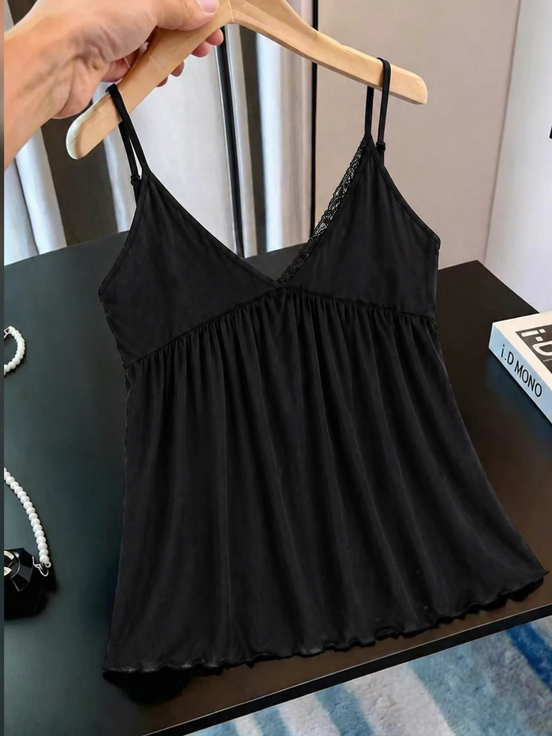 

Summer 2026 Women's Black V-Neck Sleeveless Loose Tank Top Casual Versatile Comfortable Silk Blend Fashion Design Korean Style