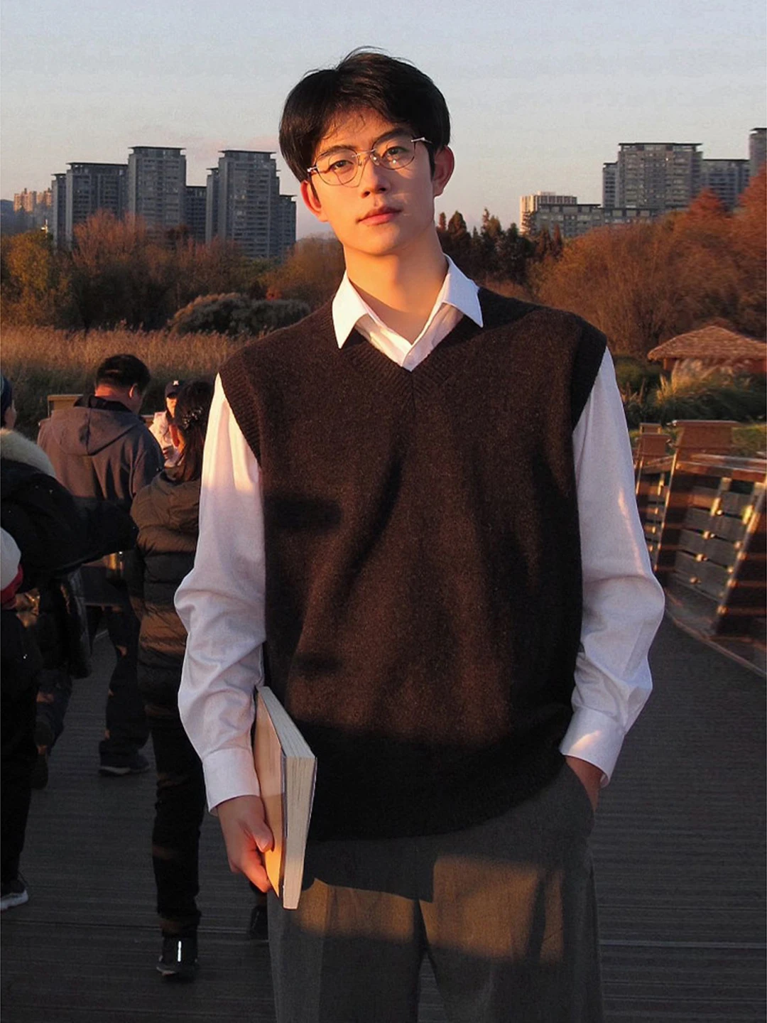 Classic Style Men's Knitted Vest V-Neck Sleeveless Soft Sweater Inner Wear Layering Top City Walk Casual Youth Fashion