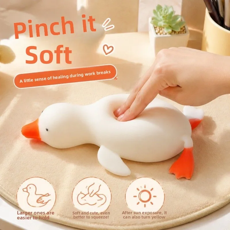 simpatico-giocattolo-antistress-a-forma-di-anatra-sdraiata-giocattolo-morbido-in-tpr-per-decompressione-ornamento-antistress-da-scrivania-idea-regalo