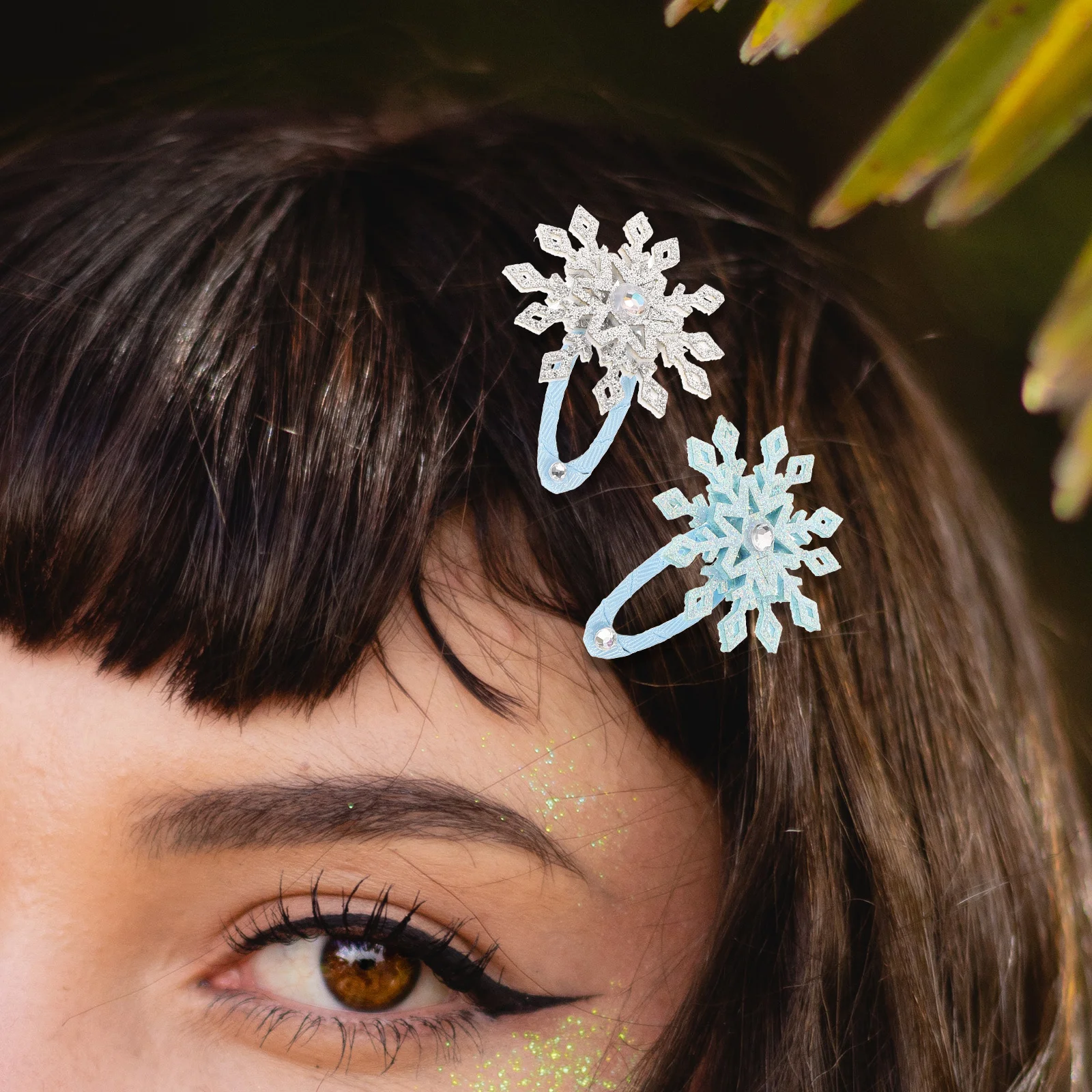 

6Pcs Children's Hair Clips Snowflake Design Rhinestone Cute Snap Clips Decorative Hair Accessories for Little Girls Party