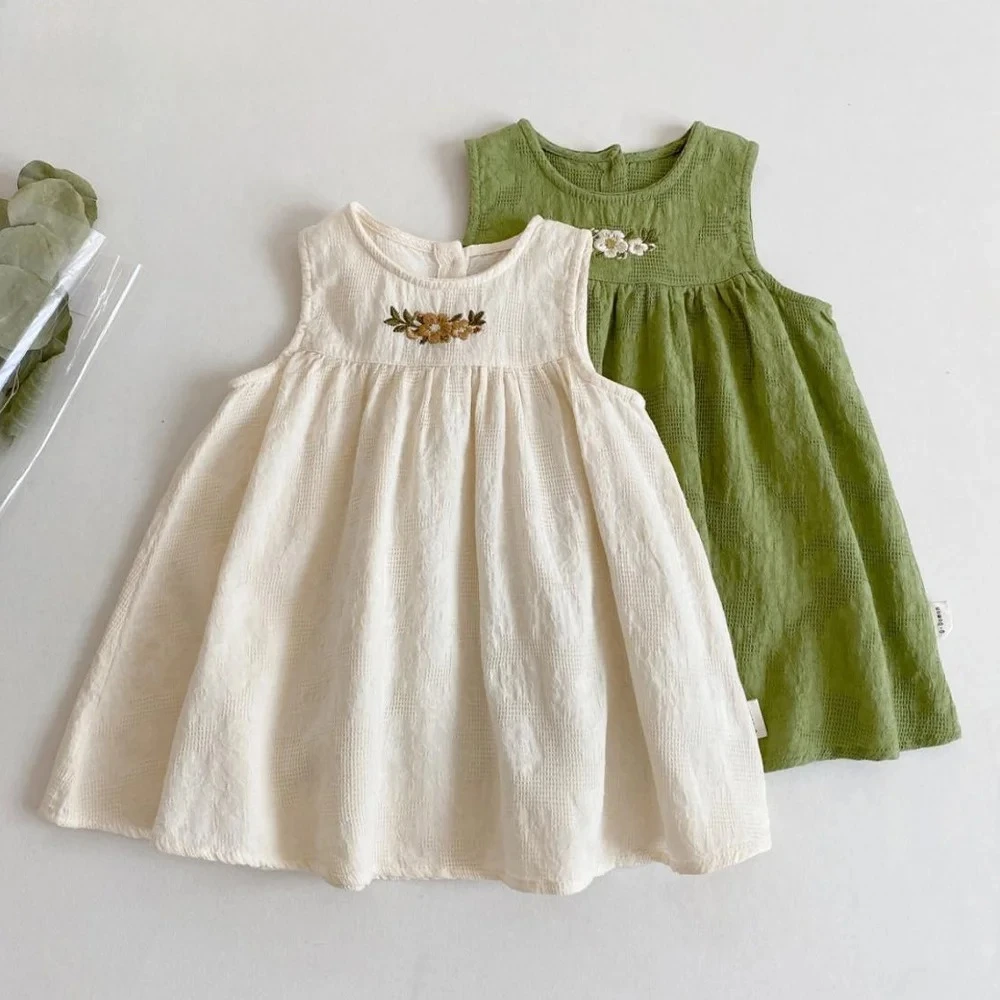 Summer New Beige Green Simple and Fresh Girls' Casual Clothes Round Neck Flower Embroidery Sleeveless Dress Korean Version