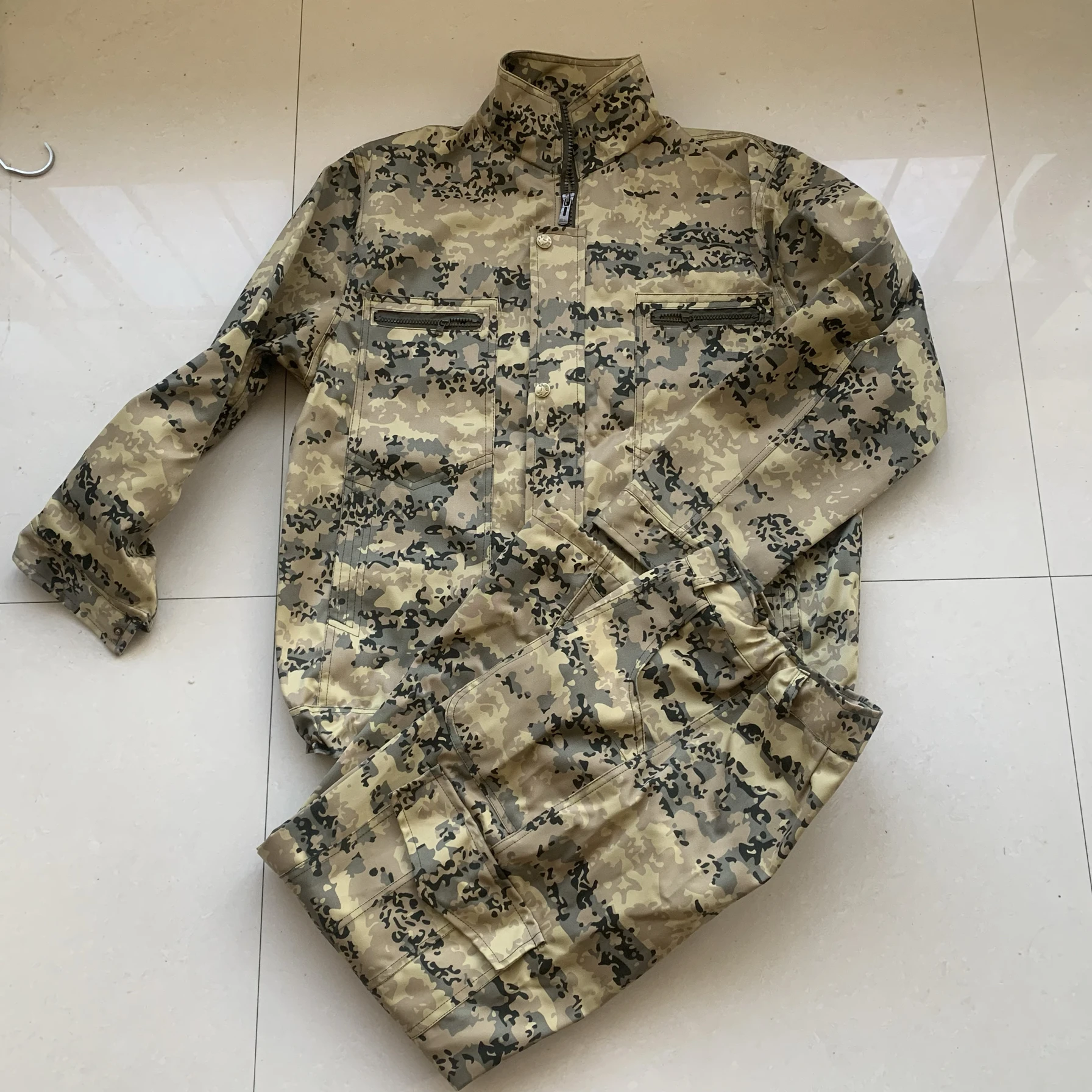 

New Camouflage Suit Men's Outdoor Sports Scratch-Resistant Overalls Labor Clothing