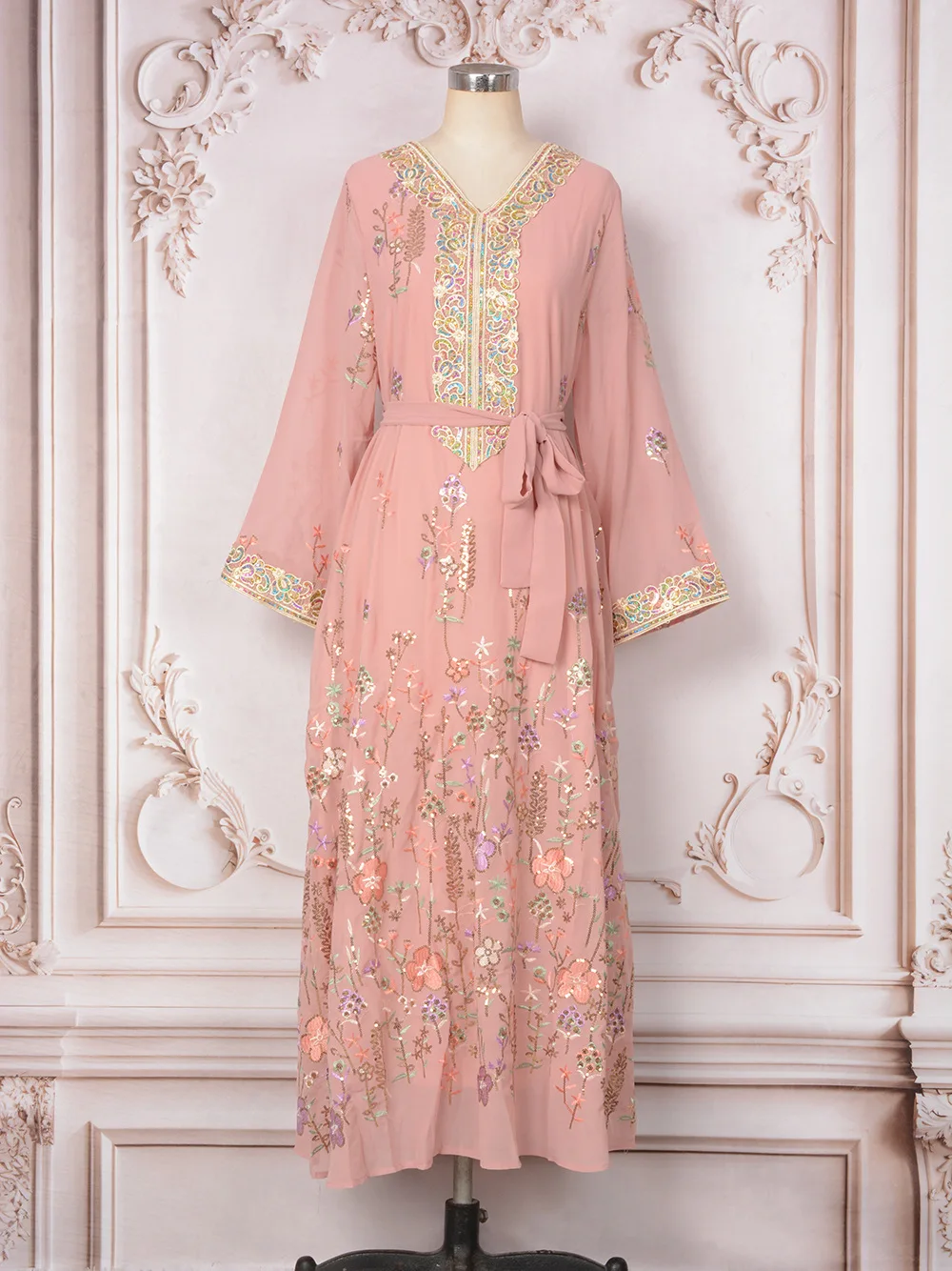 Moyen-Orient musulman nouvelle mode femmes décontracté à la mode col en v à manches longues longueur cheville ceintures teintées paillettes robe brodée