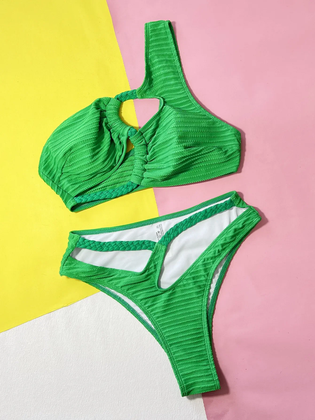 Costume da bagno intero verde tinta unita da donna, bikini scavato a vita alta 2024, costumi da bagno con spalle irregolari per vacanze estive al mare