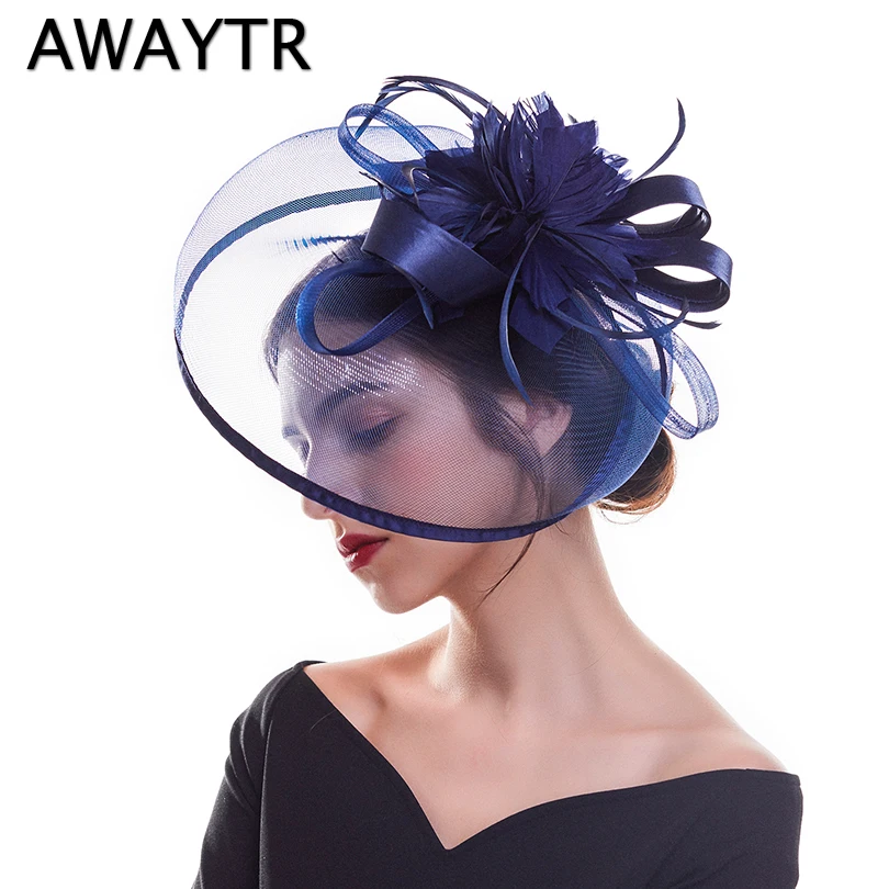 AWAYTR New Fashion imprezowa, koktajlowa czapka damska Sinamay Fascinator ślubna kościelna piórko kwiatowe włosy Fascinator opaska z kapeluszem