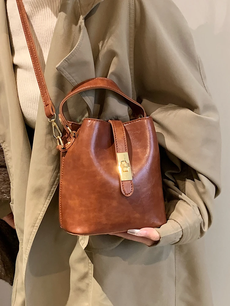 작고 세련된 크로스바디 백, 직장 및 외출용 다용도 캐주얼 핸드백, 부드러운 PU 가죽 원통형 단색