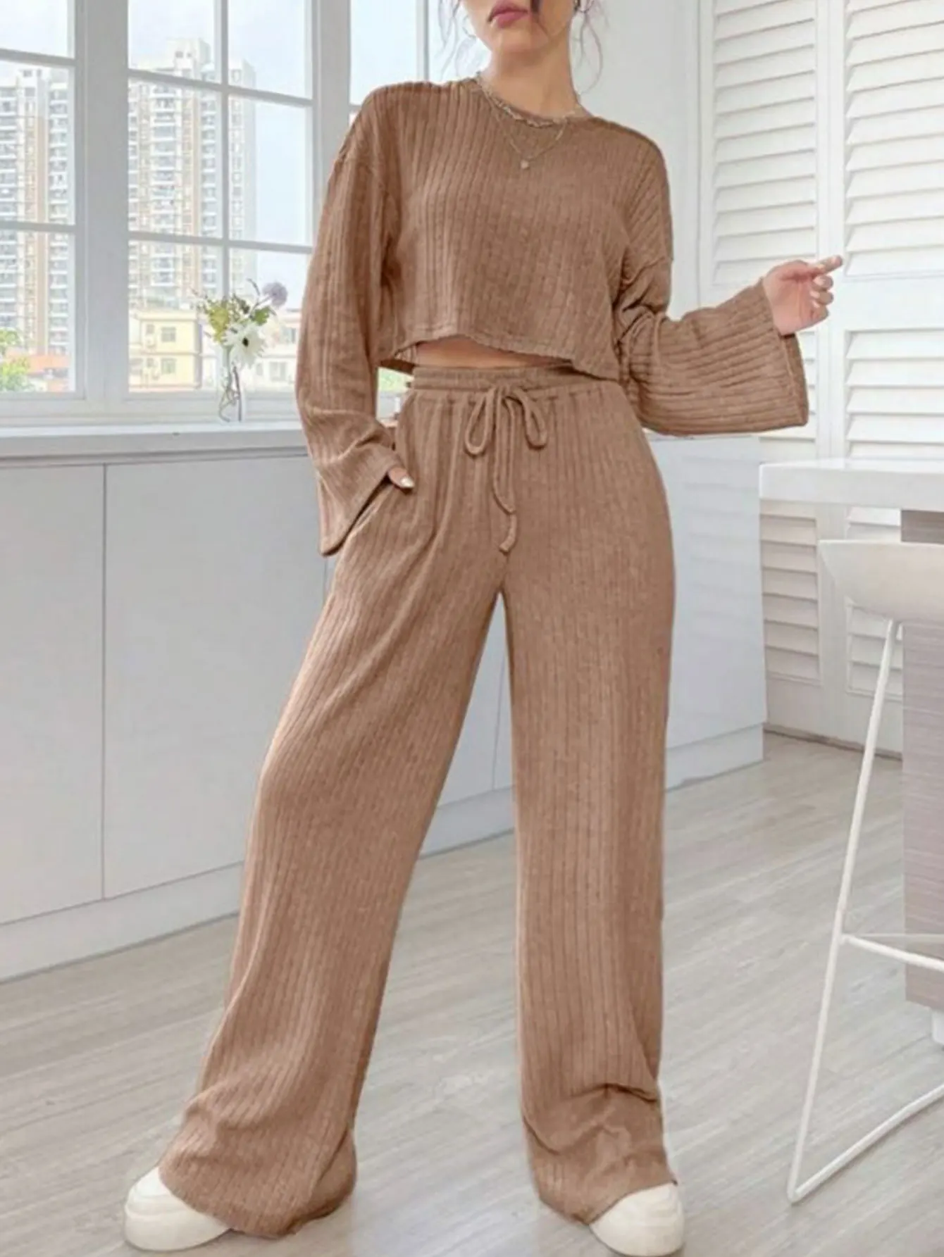 Feminino casual outono conjunto simples em torno do pescoço manga longa topo com cordão calças de perna larga comprimento total roupa diária