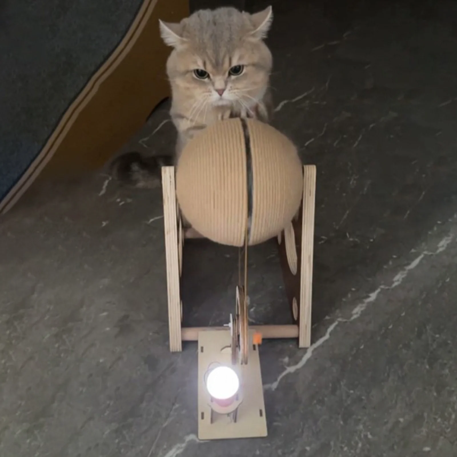 

Kitten generator sword hemp rope ball cat scratching board wear-resistant shavings free vertical cat scratching ball puzzle toy