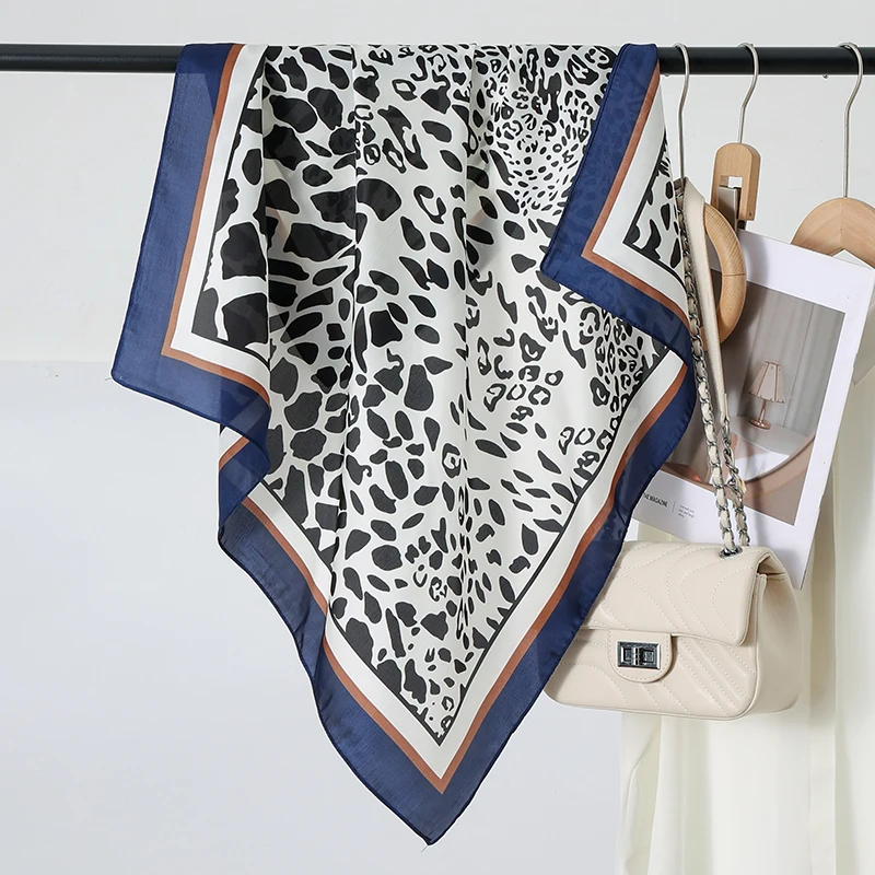 70CM Neue Leopard Print Quadrat Schal frauen Imitation Seide Schal Casual Vielseitige Dekoration Kleine Neck Schal Hijab – Detail 3