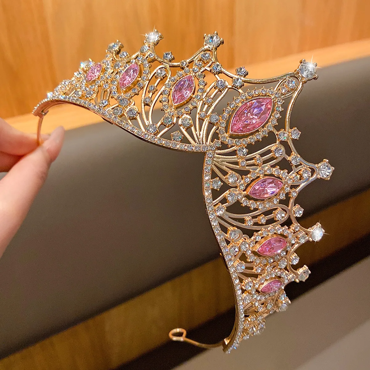 

1 large crown fashionable temperament crown headband sweet wind hair accessory suitable for performances and birthdays