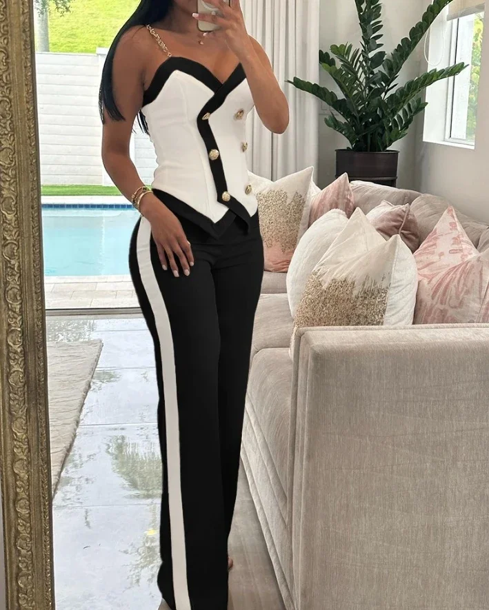 

Комплект из двух предметов. Женский наряд. Летняя мода. Двубортный топ на бретельках с v-образным вырезом и повседневные повседневные прямые брюки.