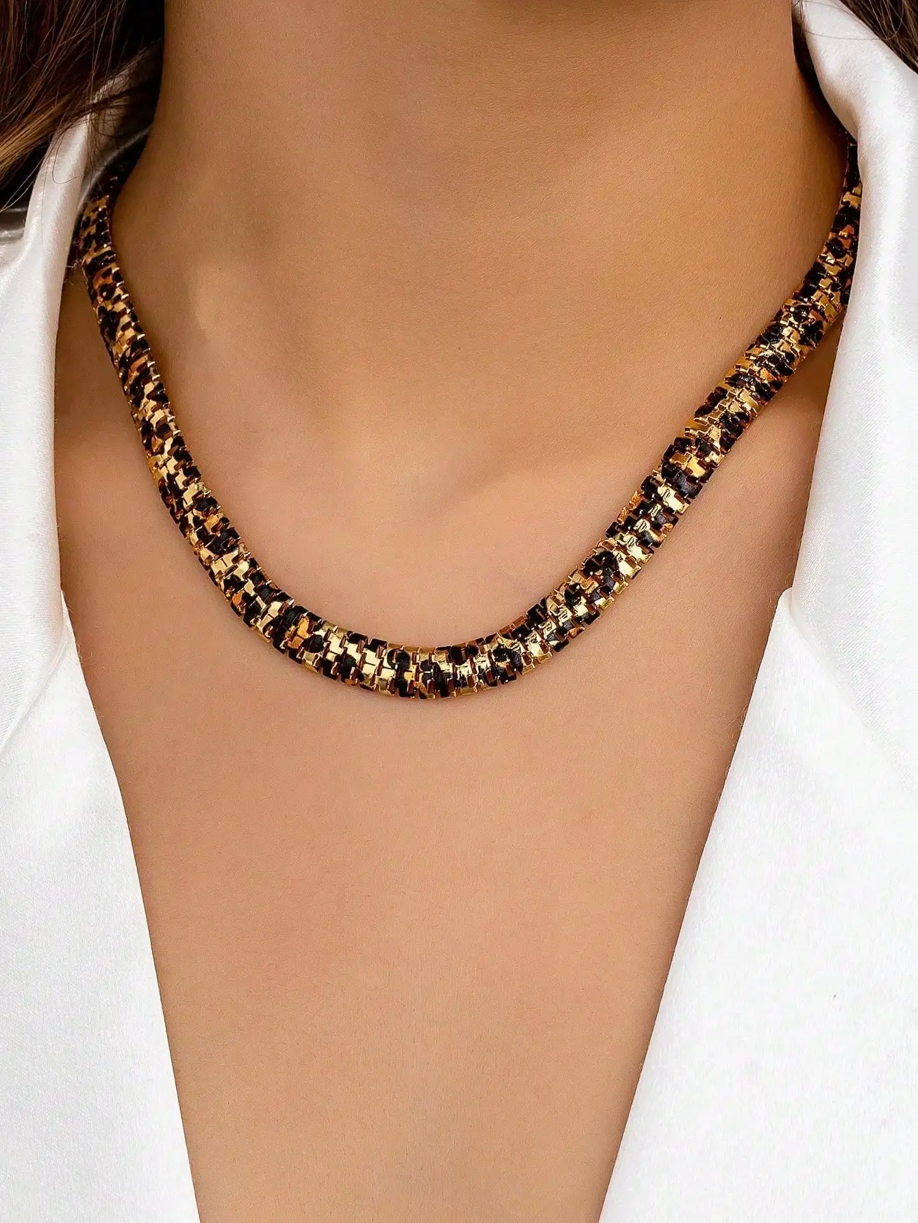 A European and American Popular Sexy and Fashionable Exaggerated Leopard Print Women's Necklace