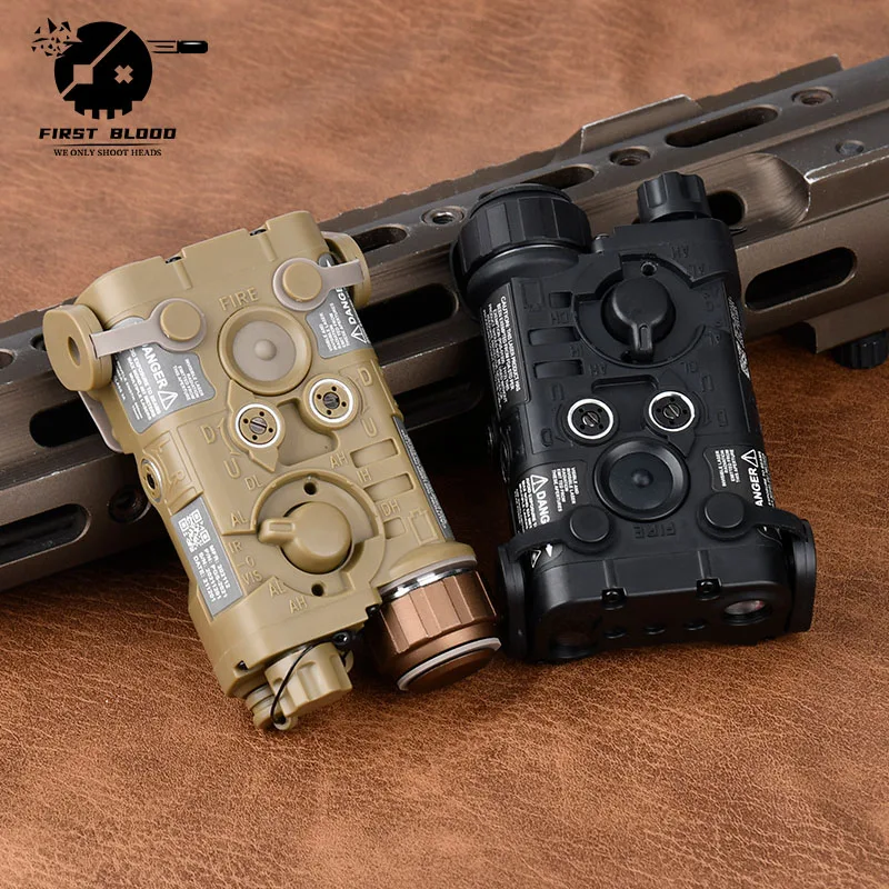 torcia-led-tattica-semplificata-in-nylon-ngal-con-indicatore-rosso-blu-e-verde-senza-ir-per-mira-airsoft-compatibile-con-peq-e-montaggio-su-guida-picatinny-da-20-mm