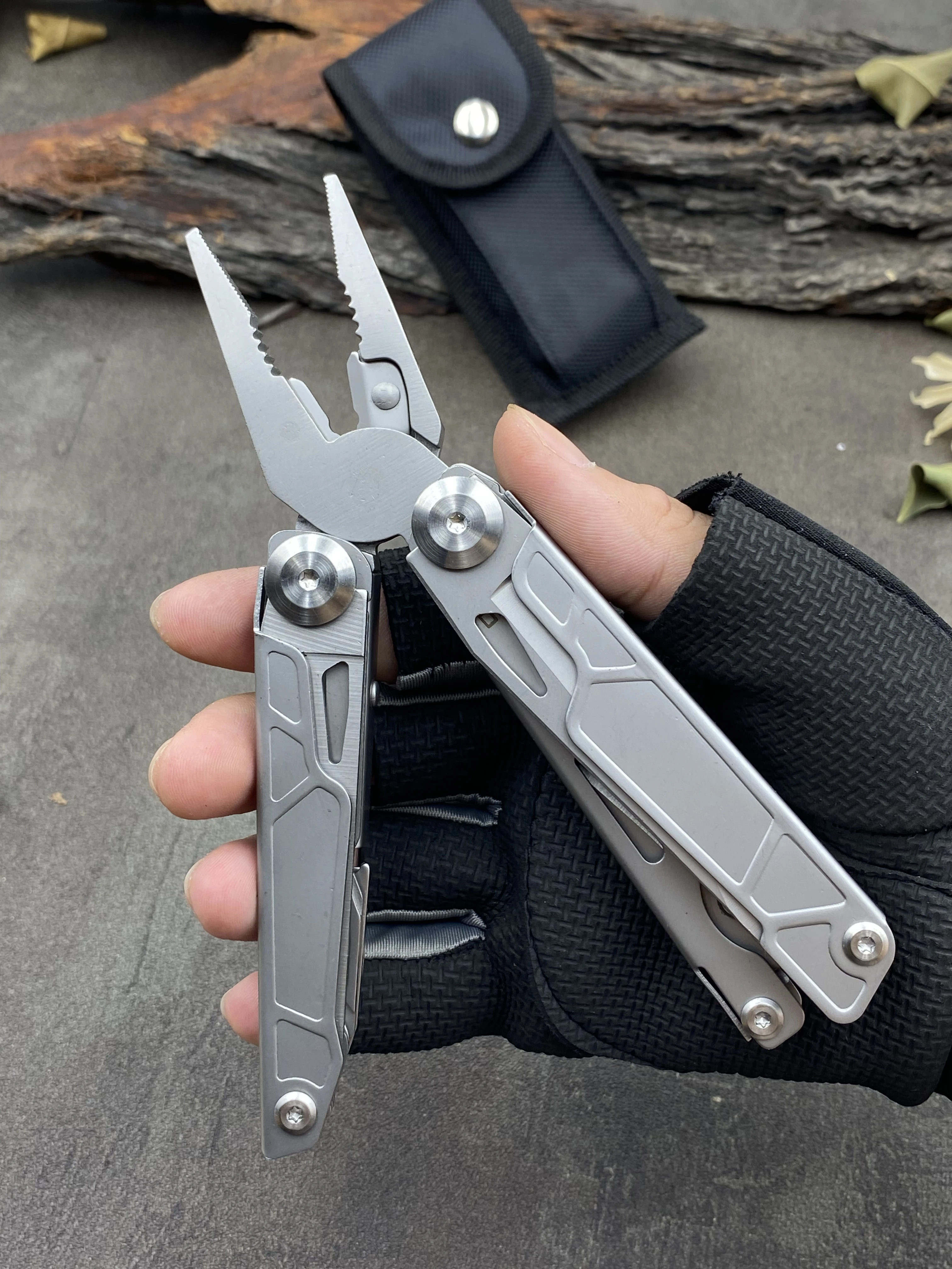 Christmas gift, the best gift for Dad, 11-in-1 multi-tool, professional outdoor tool pliers, pocket tool, multi-knife with lock