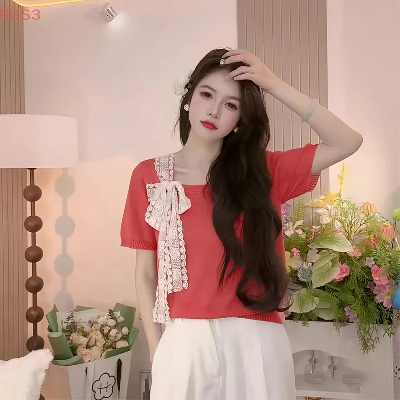 Atasan lengan pendek bergaya baru 2025 untuk cewek manis, warna pink renda dengan detail patchwork dan tali