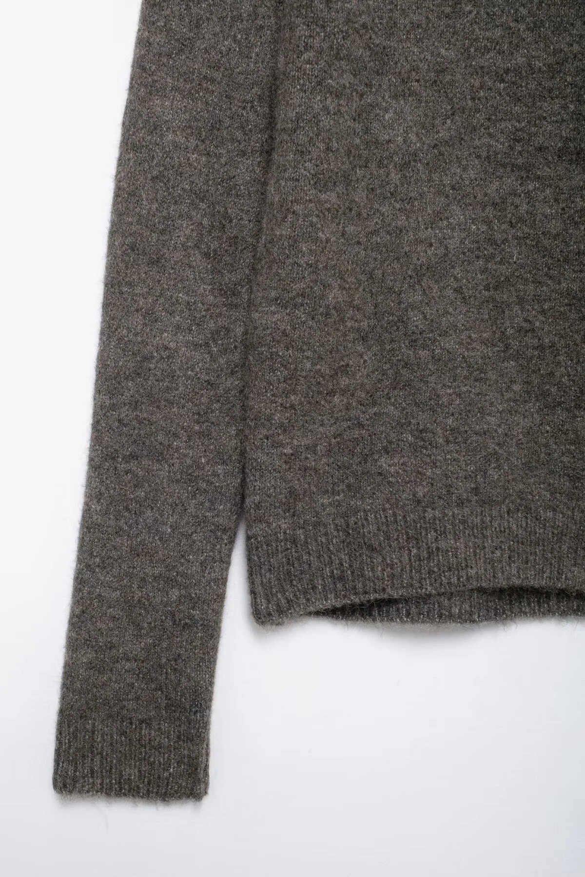 2025年冬新作 レディース カジュアルファッション 通勤 多用途 ラウンドネック ニットセーター メタルボタン装飾付き