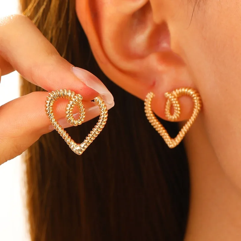 

Minimally Twisted Heart-shaped Stud Earrings, Fashion Feminine Style Jewelry Trendy Party Gifts, Personalized Earrings Wholesale
