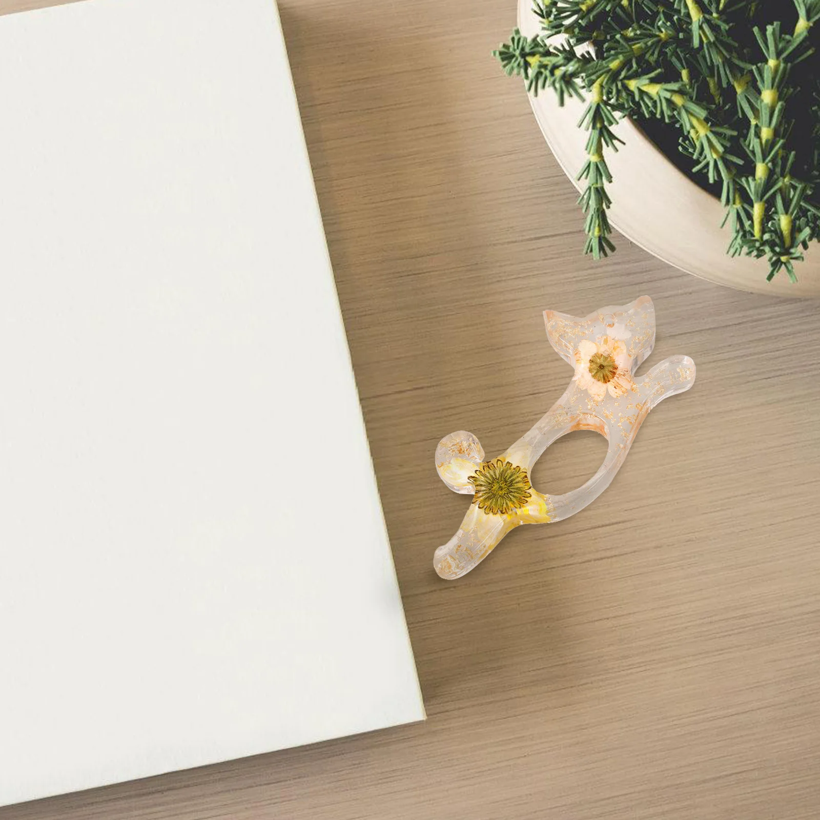 

Professional Thumb Book Page Holder Small Dog Shaped Multi-Function Reading Holder Smooth Texture and Thoughtful Design