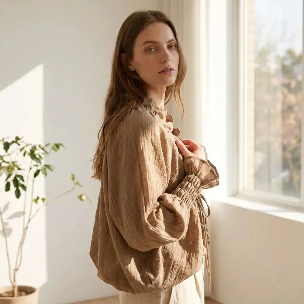 Schicke Bluse mit Rüschen und Schnürung, V-Ausschnitt, vorne mit Bindebändern, Fledermausärmel, lange Ärmel, lockerer Schnitt, Kordelzug, Laternenärmel, Chiffonbluse, für den Alltag. – Detail 9