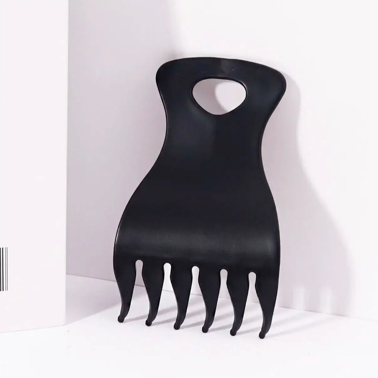 

Ergonomic wide toothed oil comb, comfortable to grip, easier to comb, can be put in a pocket Special for real hair wigs