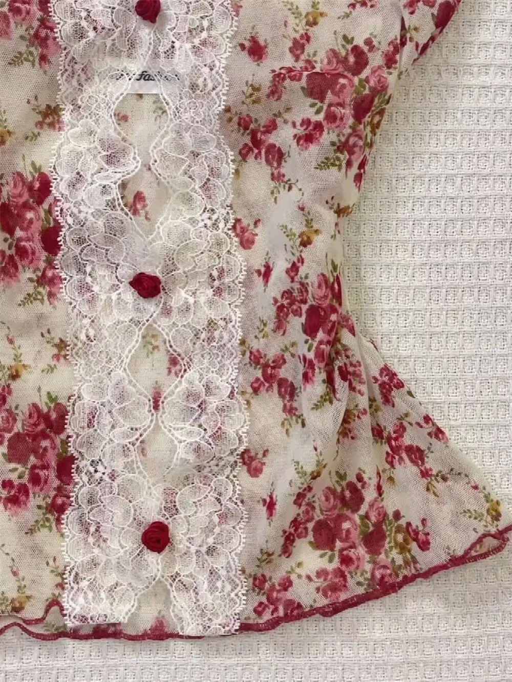 

Винтажный женский укороченный слинг с цветочным рисунком 2000-х годов, кокетка Gyaru, майки с открытыми плечами, летняя майка Shoujo для девочек Y2k, повседневная одежда