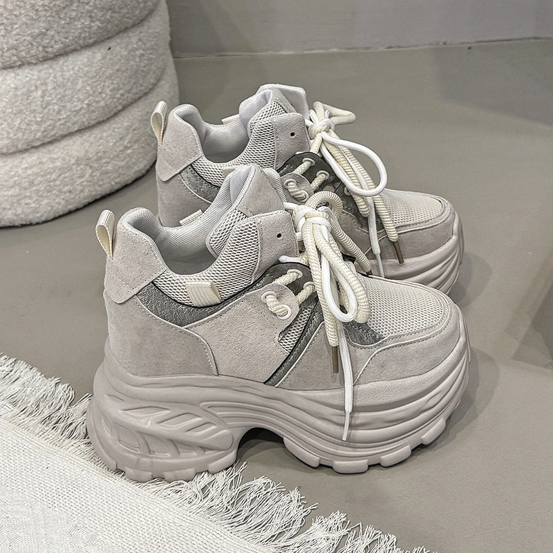 

2026, новые женские туфли, увеличивающие рост, универсальные повседневные кроссовки на толстой подошве, спортивная обувь для папы миниатюрного размера