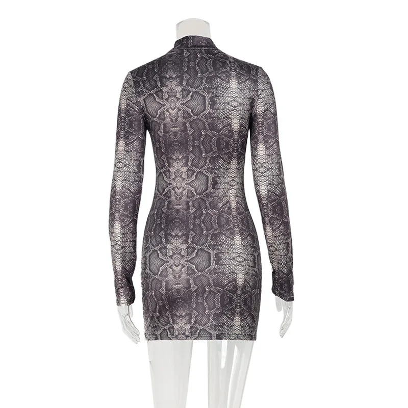 فستان نسائي قصير على الطراز الأوروبي والأمريكي بطبعة الفهد وياقة دائرية وأكمام طويلة