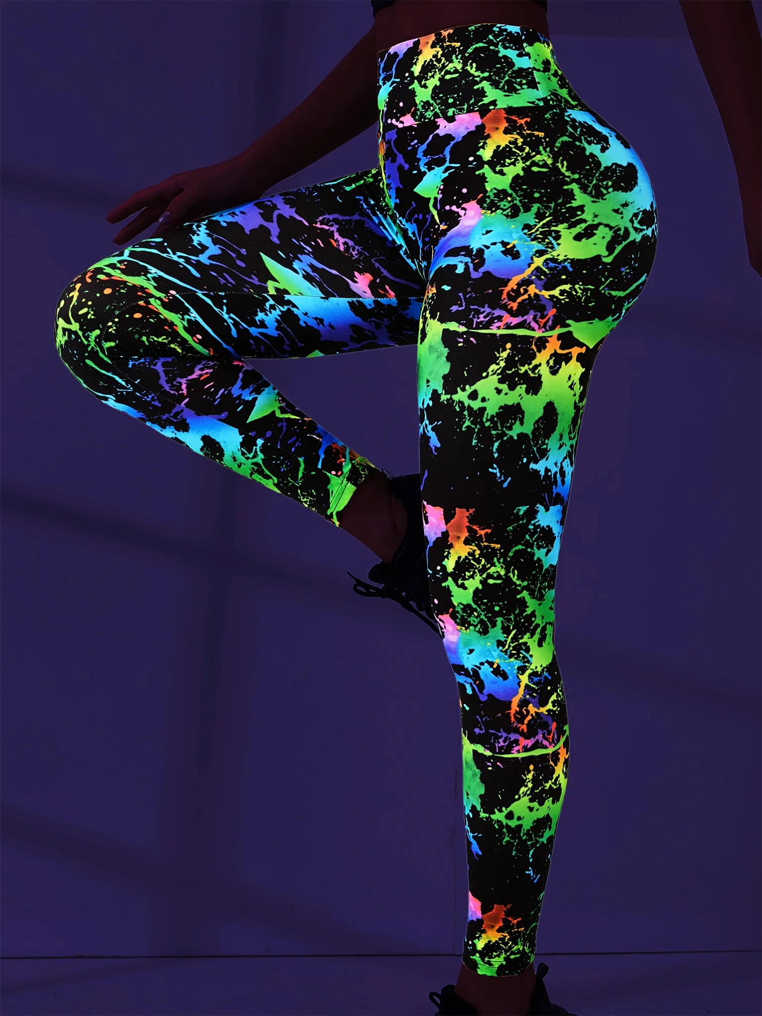 Stampa digitale 3D fluorescente ad asciugatura rapida pantaloni Fitness traspiranti mostrano Leggings Slim Hip Lift pantaloni Yoga Plus-size