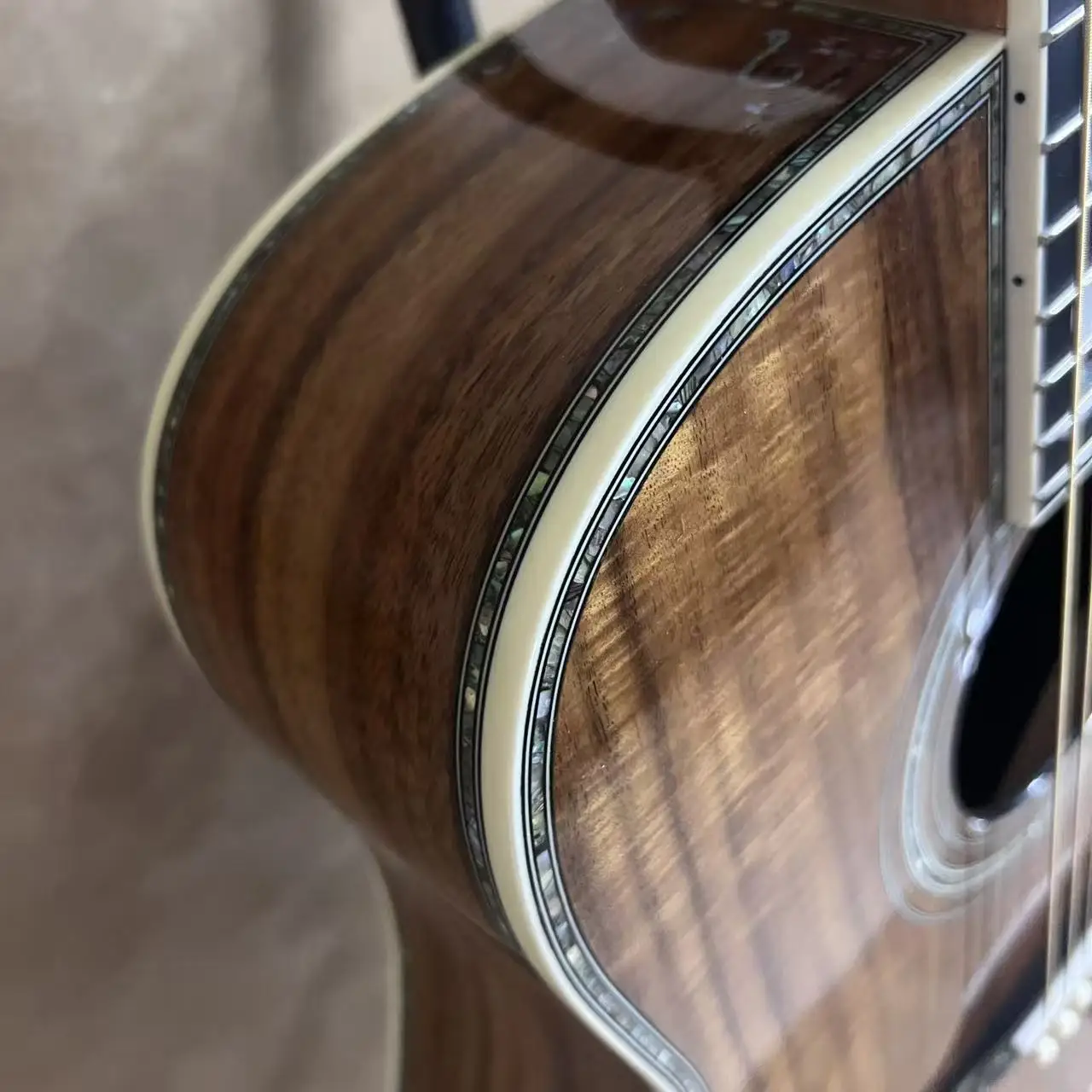 US Local Dispatch Natural Koa D45 Cutaway Model Acoustic Guitar, 41 Inch, Koa Wood Body, 6 String, Wooden Guitar, Full Vine Floral Abalone Inlay, Multi-Layer Pearl Binding, Gloss Finish, Professional Folk Guitar, Free Shipping view 5