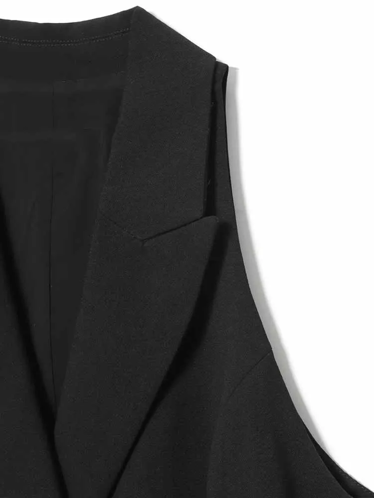 Europejski i amerykański styl, zimowy nowy trend w modzie, damska odzież, uniwersalna mini sukienka z efektem marynarki.