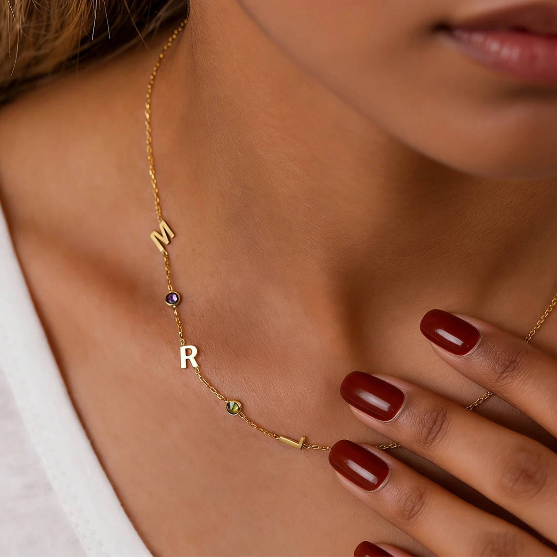 

Персонализированное ожерелье с несколькими буквами для женщин, боковые инициалы из нержавеющей стали с подвеской в виде камня, подарок на день рождения