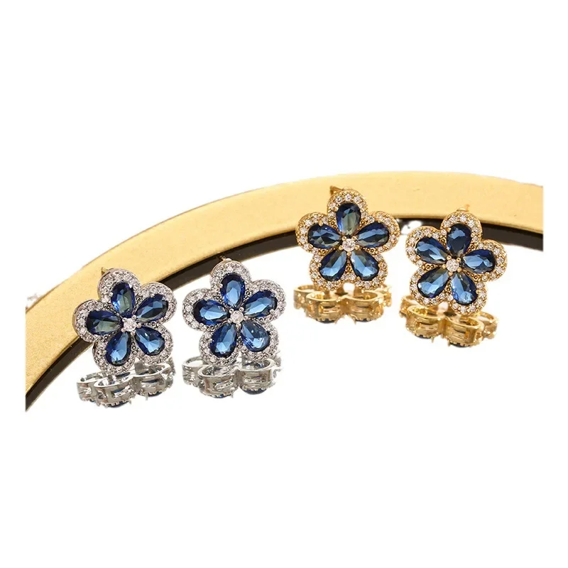 Retro blue zircon flower stud earrings are fashionable, individual and elegant 9527