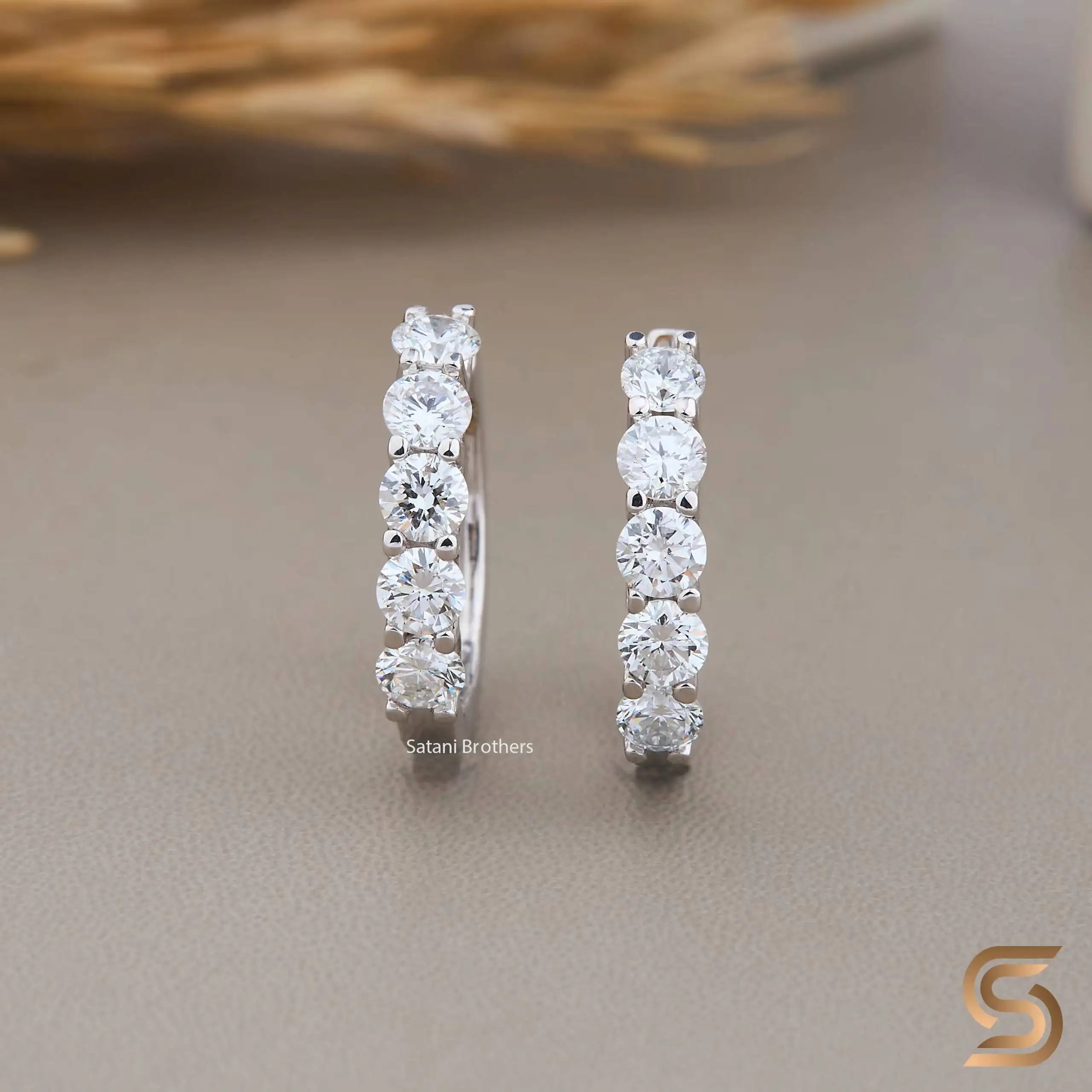 Moissanite Hoop Earrings 18K White Gold Round Cut Hoops Minimal Luxury Earrings For Women Elegant Everyday Jewelry Gift Style