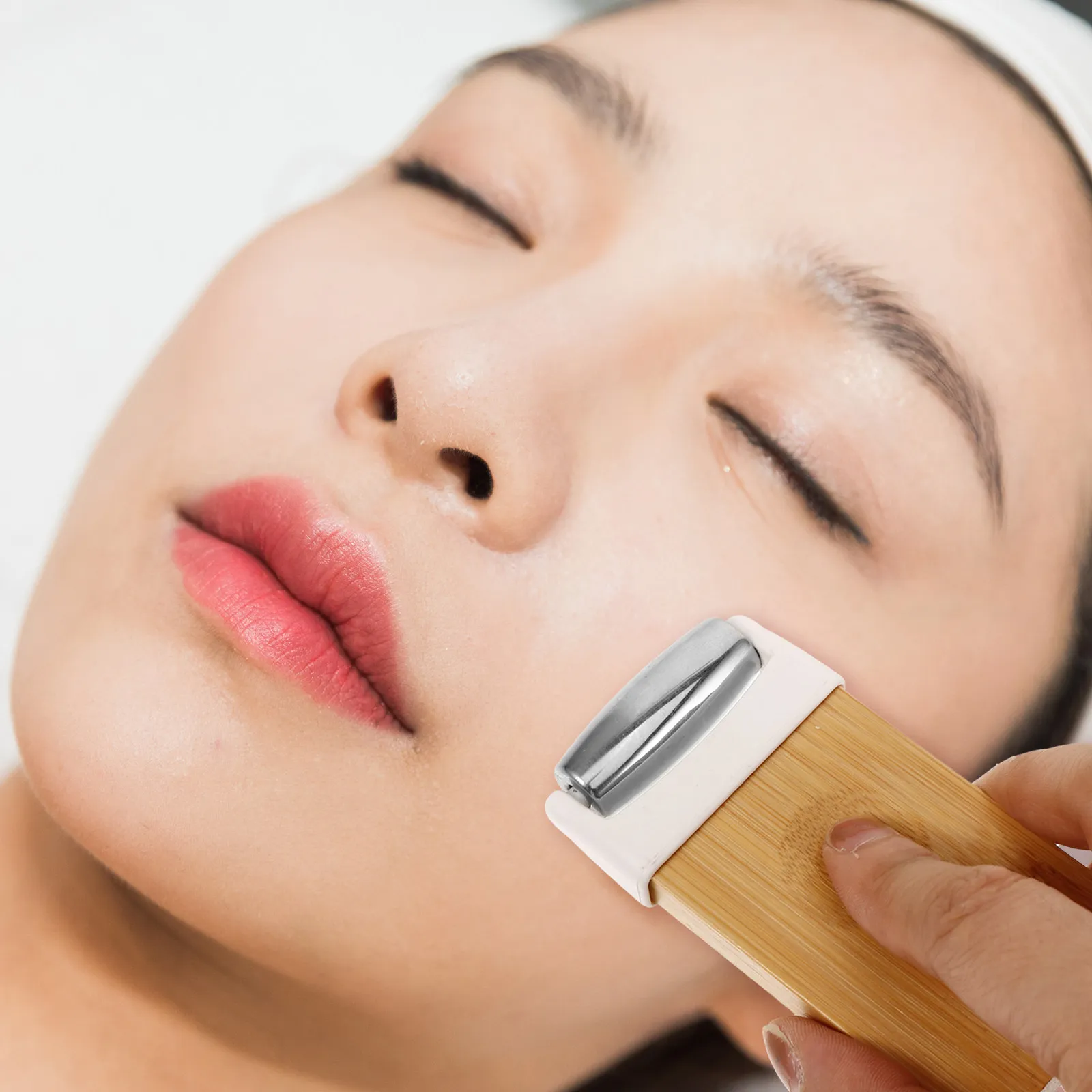 

Wooden Facial Roller Massager Portable Face Massage Tool Skin Care Roller Relaxation and Gua Sha Facial Tools