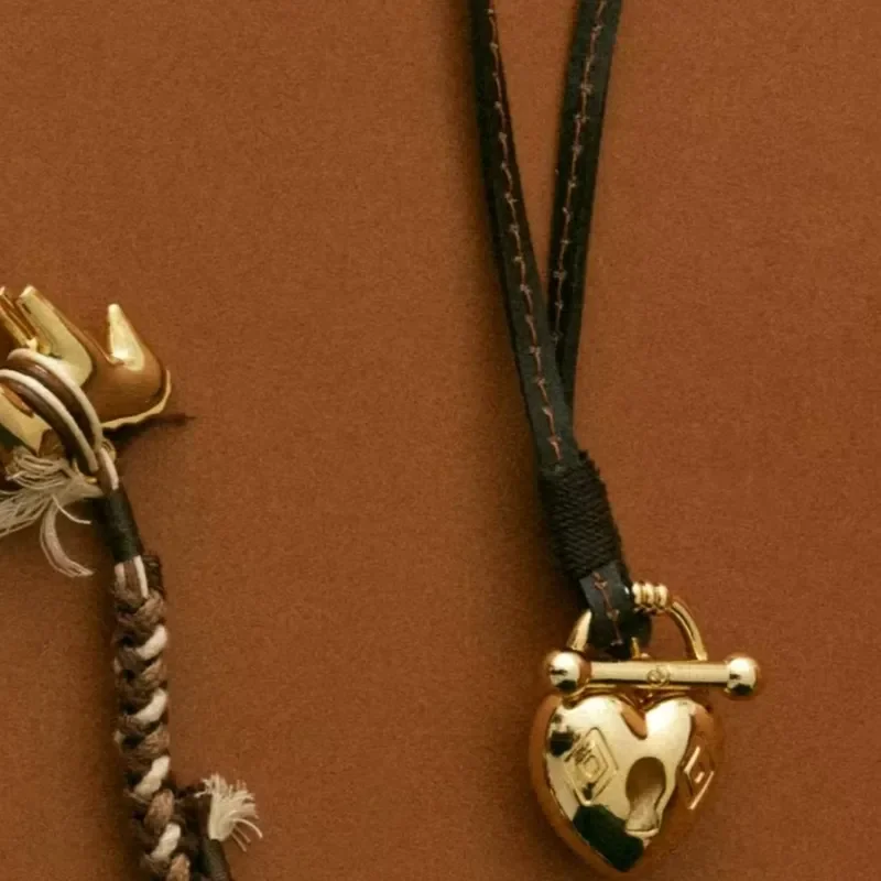 Blogger The same leather rope long necklace female niche design temperament high sense sweater chain personalized love lock