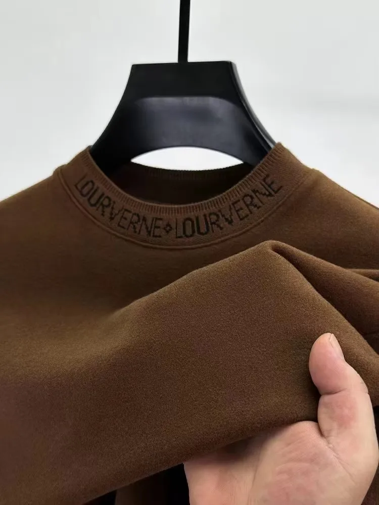 Camiseta ligera de manga larga de terciopelo de marca de lujo para hombre, top de cuello redondo, nueva tendencia de otoño, sudadera informal cálida bordada con cuello