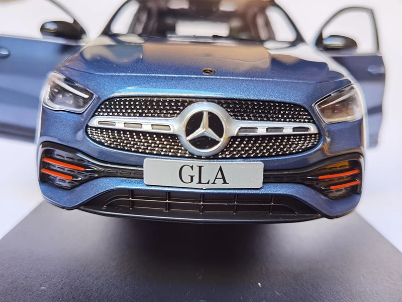 لعبة نموذج سيارة من سبيكة دييكاست ، Benz GLA Line SUV ، حلي قابلة للتحصيل ، محاكاة ، مقياس