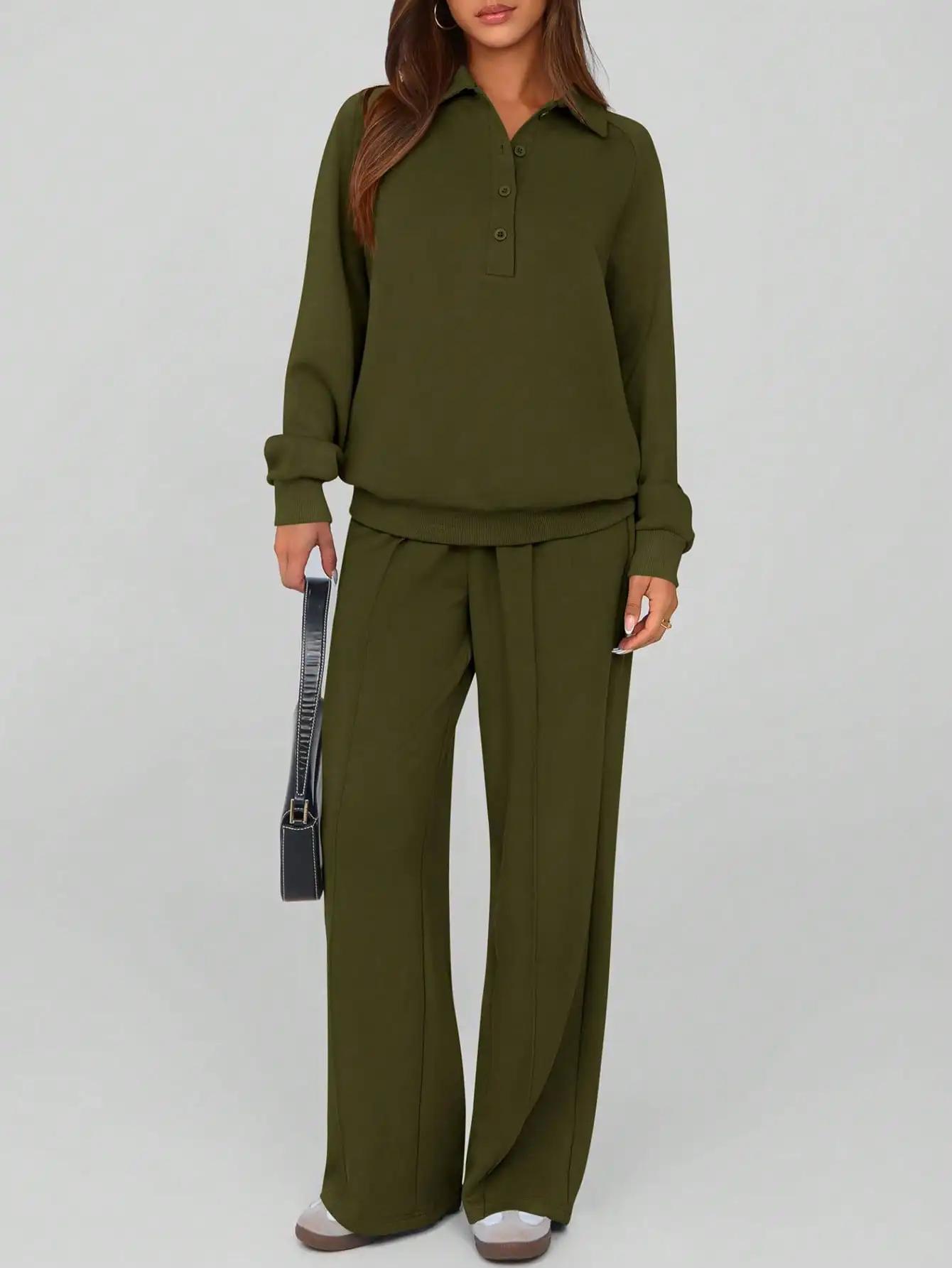 

Комплект для отдыха из двух предметов цвета оливковый: топ с длинными рукавами на пуговицах и брюки с широкими штанинами