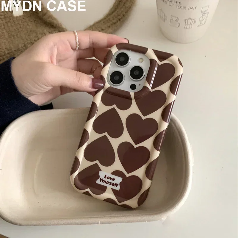 Śliczne brązowe czekoladowe etui na telefon Love Heart Coque dla Iphone 15 14 Pro Max 12 Pro Max 13 Pro Max IMD Wstrząsoodporna tylna obudowa Capa