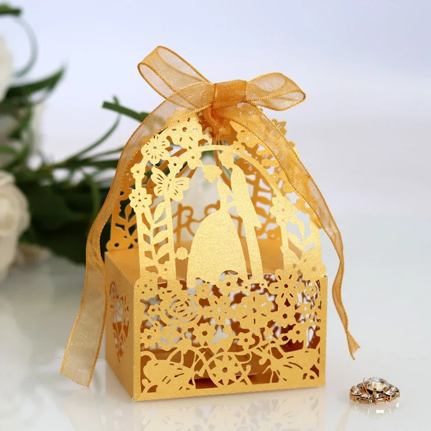 New Creative Laser Hollow Bride and Groom wedding candy box for Party Chocolate box/Wedding Favors For Guests