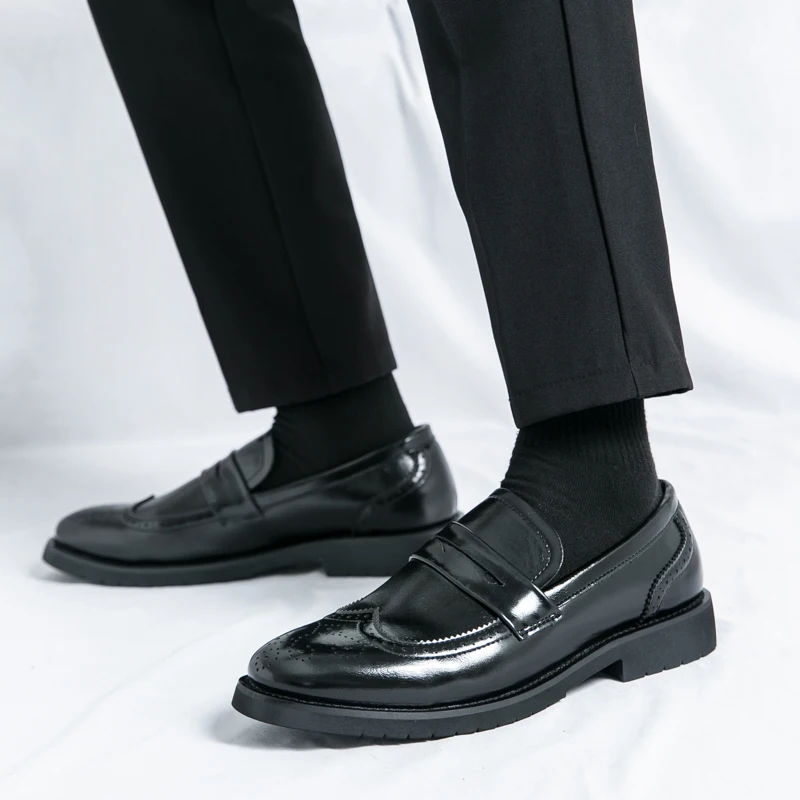 

2025 new Block carved retro men's shoes British style formal business casual loafers a slip-on leather shoes 46 big size