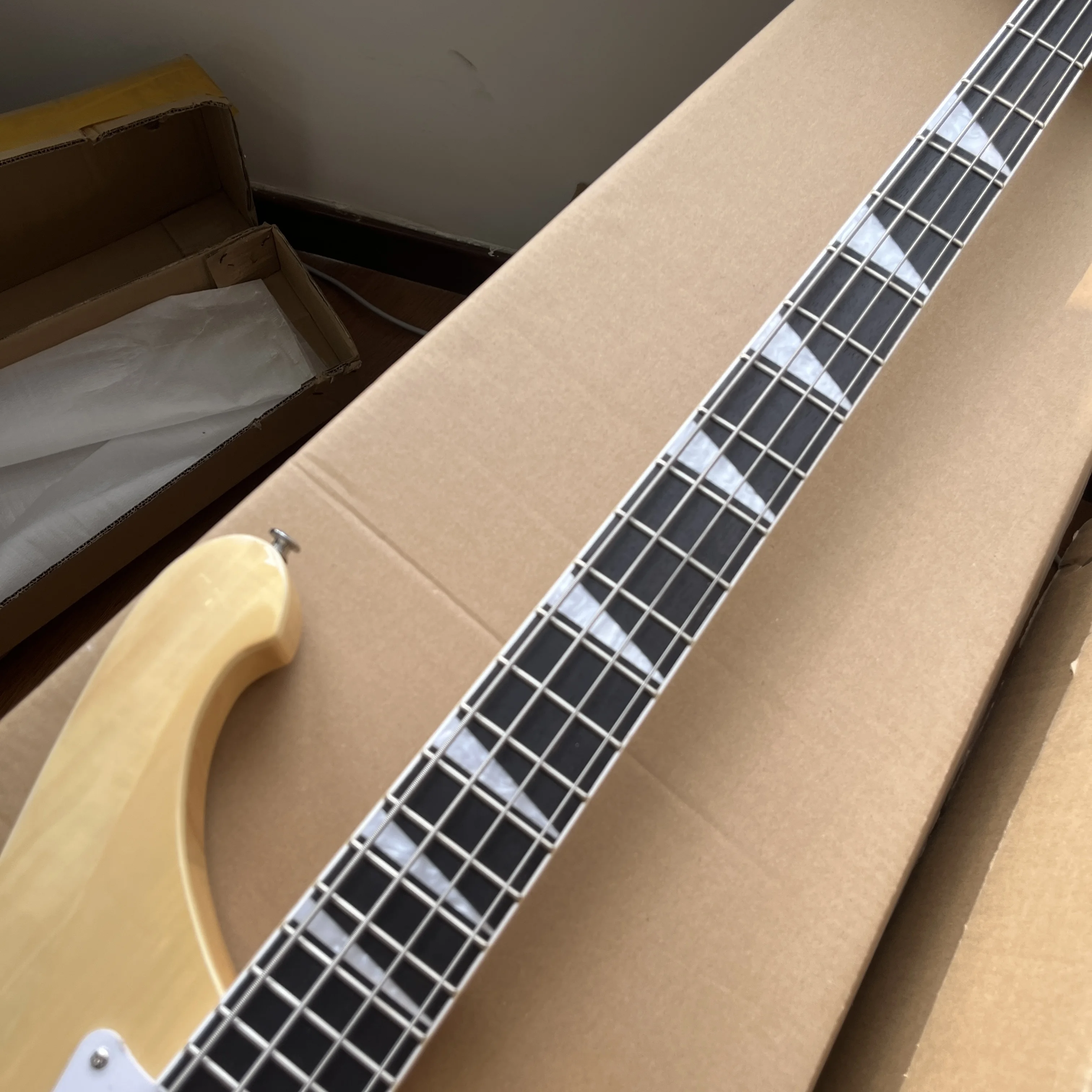 جيتار كهربائي BASS مكون من 4 أوتار بلون خشبي أبيض بيكجوارد برقبة من خشب القيقب شحن مجاني من الولايات المتحدة #3