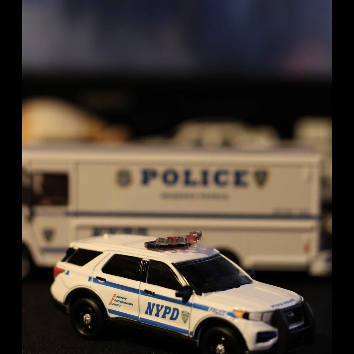 1:64 2020 فورد الشرطة اعتراضية UTILITY NYPD سبيكة سيارة نموذج تحصيل لعبة هدية تذكارية عرض حلية #3