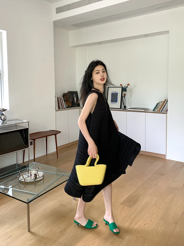 Miyake Plissierte Damenkleider Lose Übergröße Hochwertige Eleganz Ärmellos Mittellanger Rock Frühling 2025 Neu – Detail 14