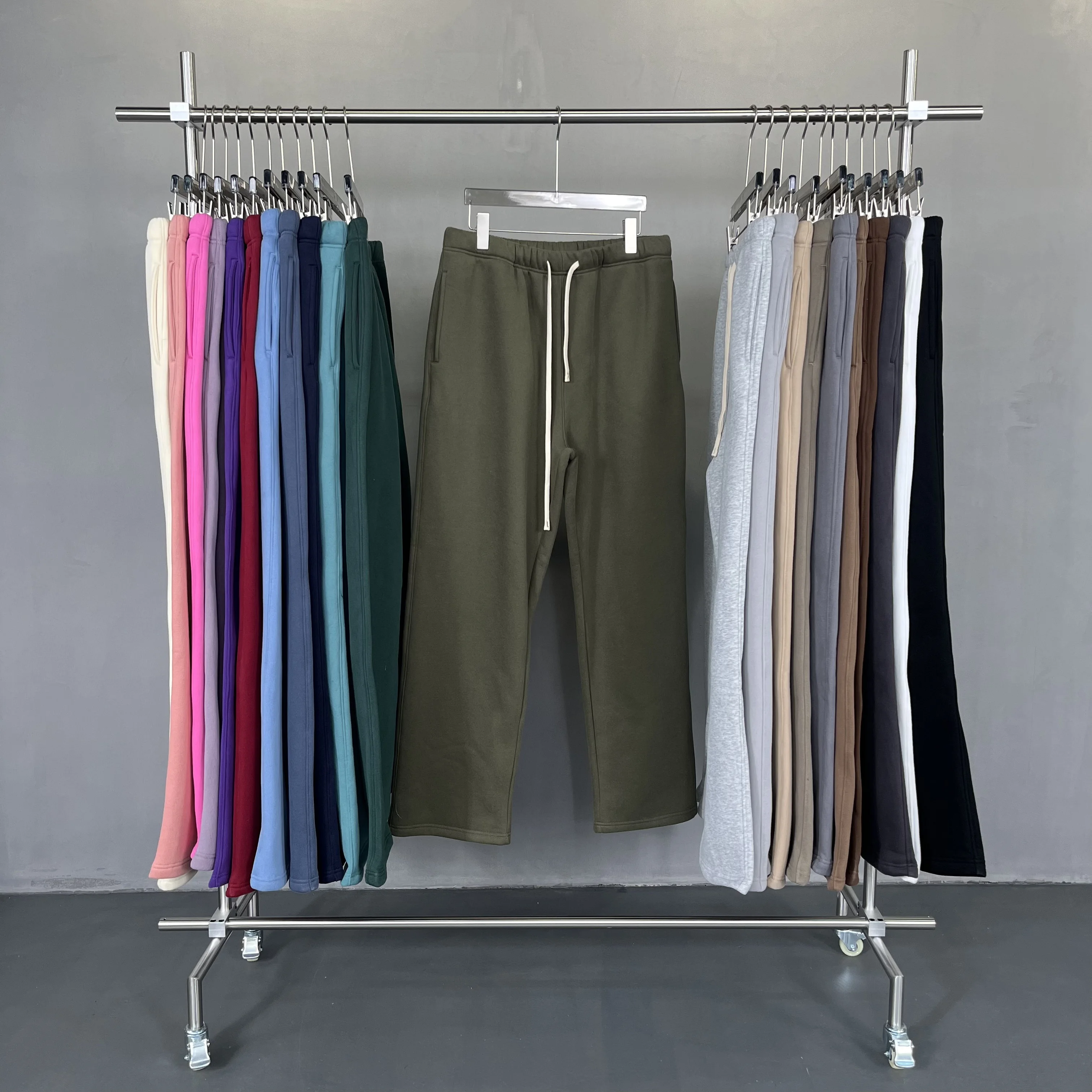 Straight-lined, Cashmere, solid color sweatpants