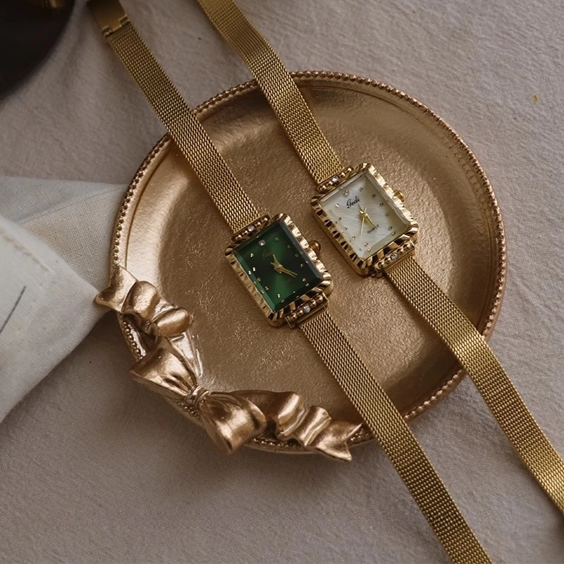 Vintage Women's Rectangular Bracelet Quartz Watch Medieval Elegant Clock Waterproof Ladies Watch